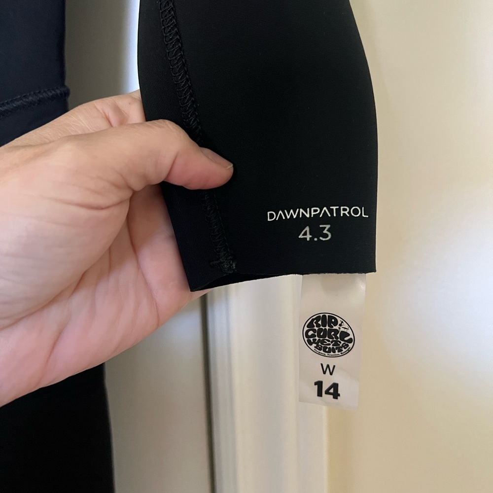 Women’s Wetsuit - Picture 3 of 6